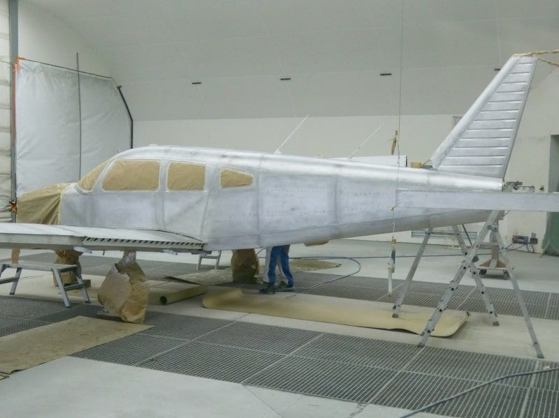 Piper Archer II F-GKLT peinture par aerostyll aeronautical paint white blue orange blanc bleu aerospeed