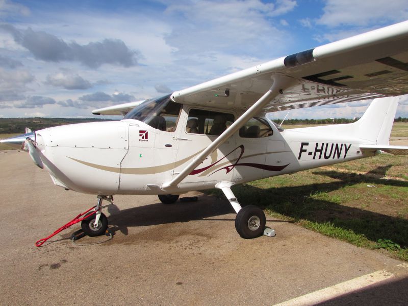 Cessna 172 S F-HUNY ASTONTEC ASTONFLY