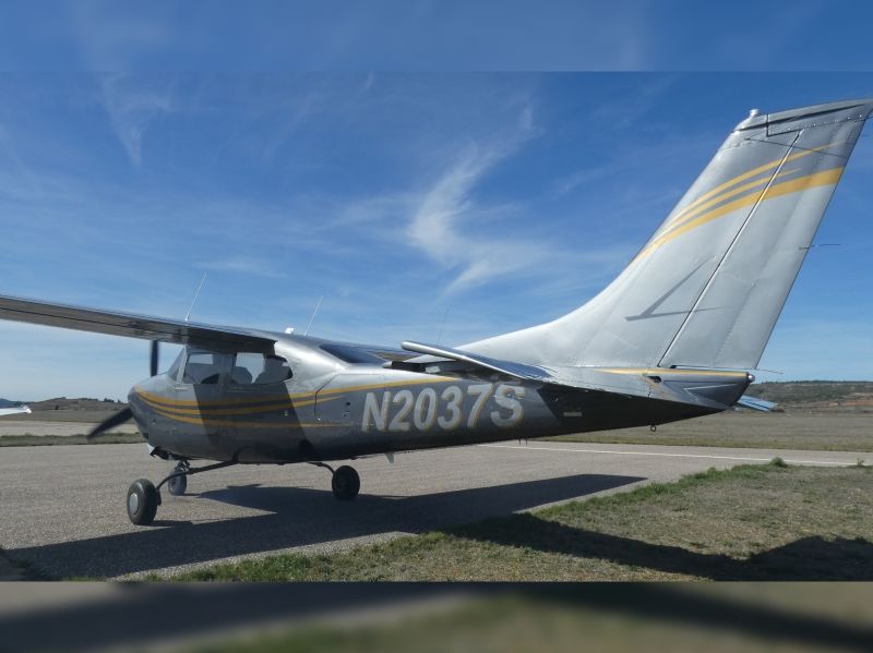 Cessna T210L Turbo Centurion II N2037S peinture aéronautique par aeronautical paint by AEROSTYLL