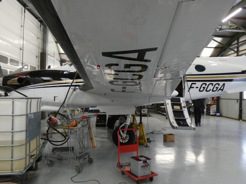 Beechcraft 90 C F-GCGA peinture aéronautique par AEROSTYLL