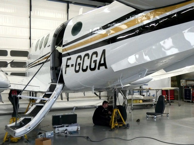 Beechcraft 90 C F-GCGA peinture aéronautique par AEROSTYLL