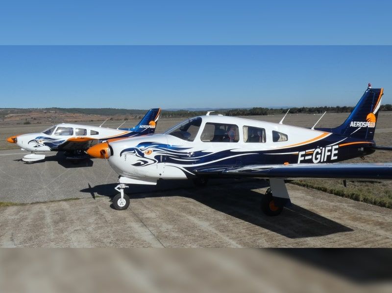 Piper Arrow PA28 F-GIFE peinture par aerostyll aeronautical paint white blue orange blanc bleu aerospeed