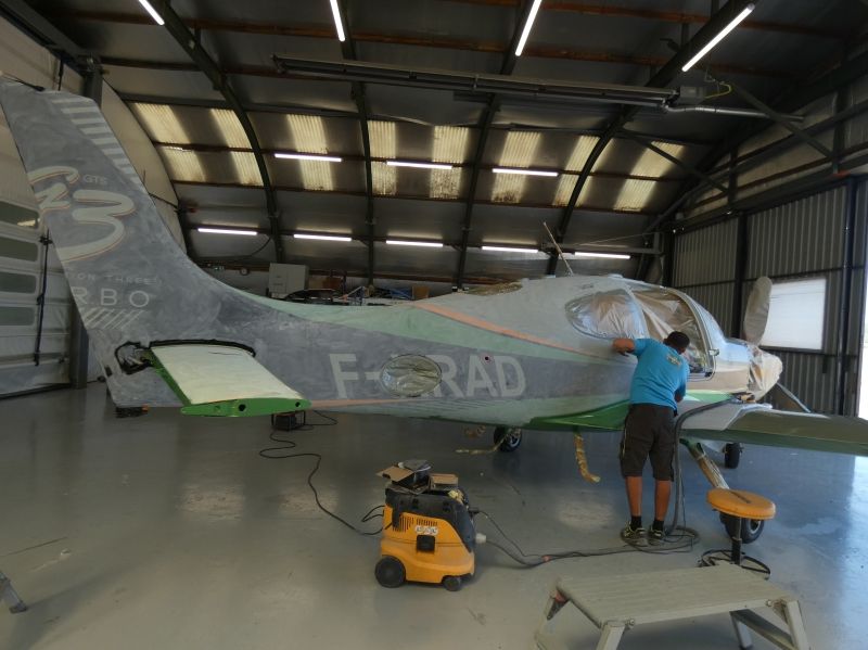 Cirrus SR-22 3G F-HRAD N122PB peinture aéronautique aeronautical paint by AEROSTYLL design modern