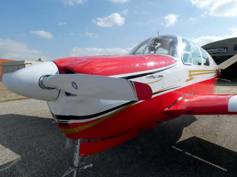 Beechcraft 35D F-HIDG peinture par paint bu Aerostyll peinture aéronautique de prestige aeronautical paint